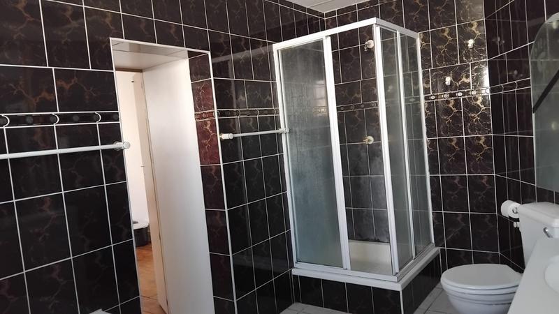 To Let 4 Bedroom Property for Rent in Southernwood Eastern Cape